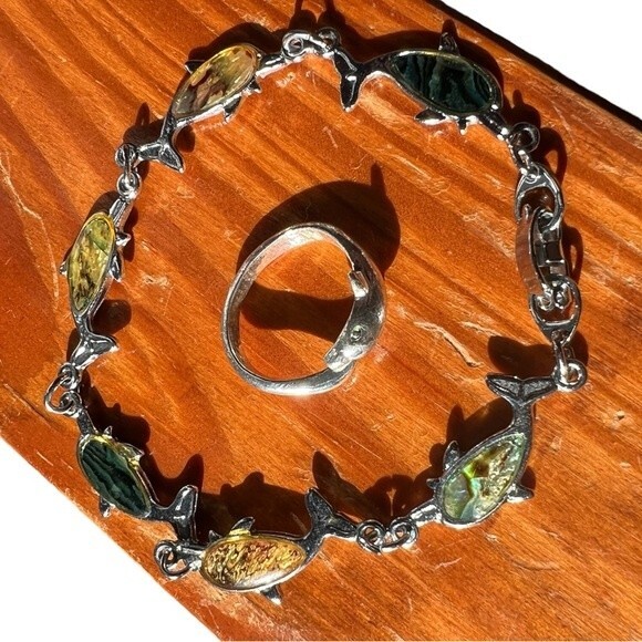 Vintage Dolphin Ring & Mother of Pearl Dolphin Link Bracelet Set - Picture 11 of 12